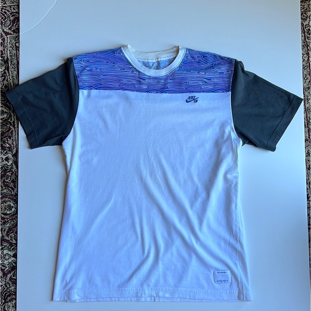 Nike t-shirt size M
